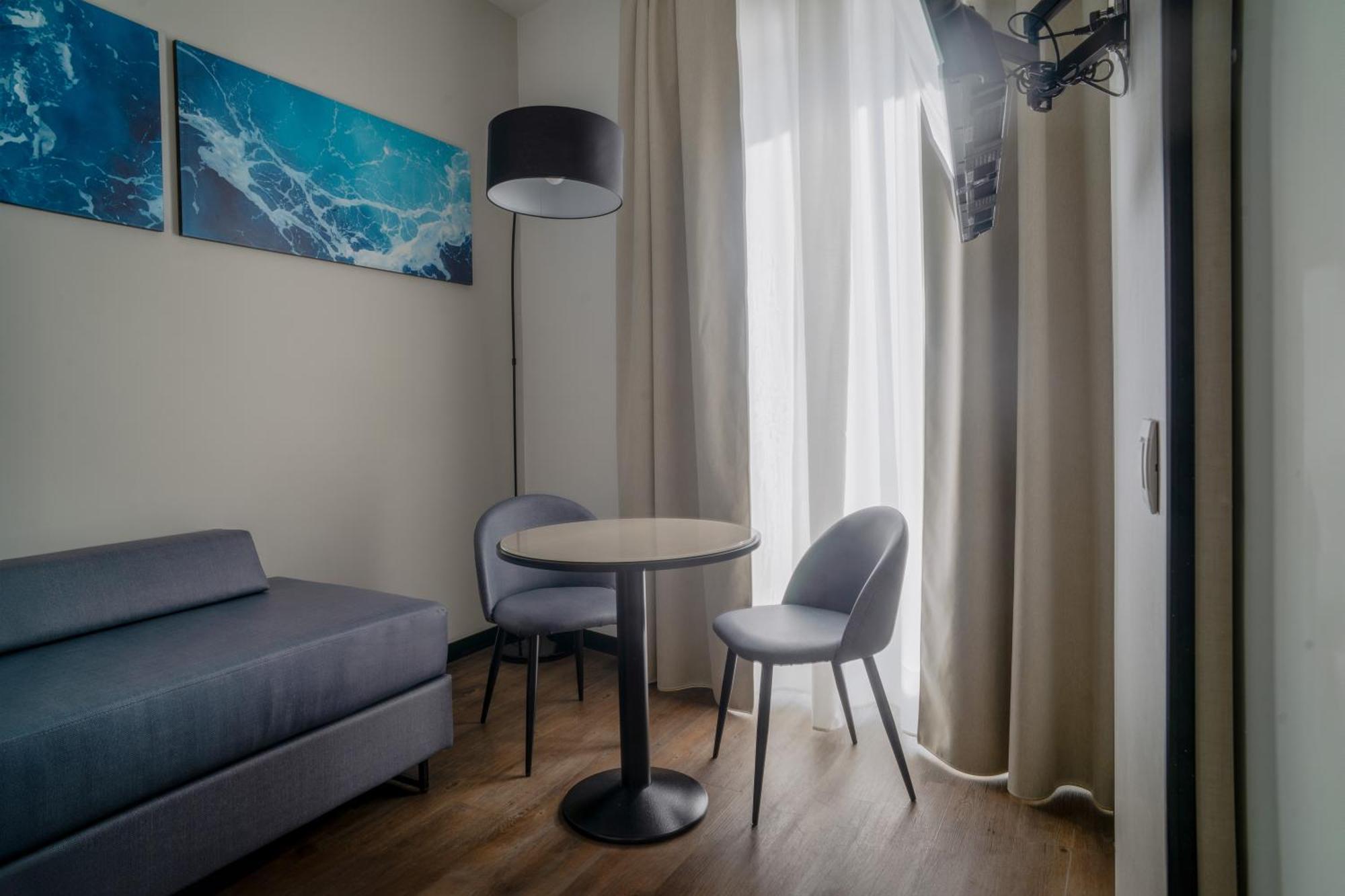 Sea Lion Hotel
