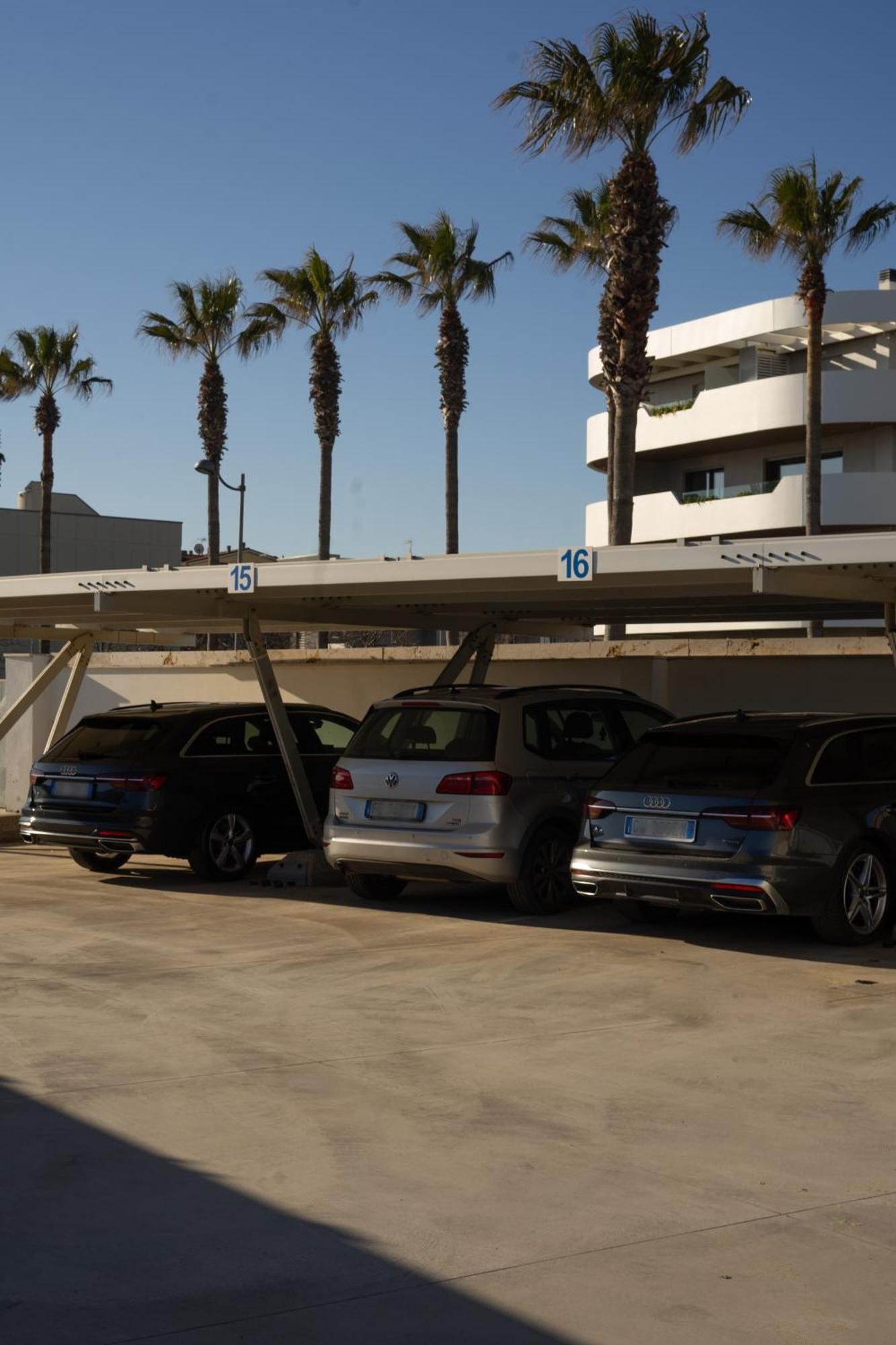 Sea Lion Hotel 4*