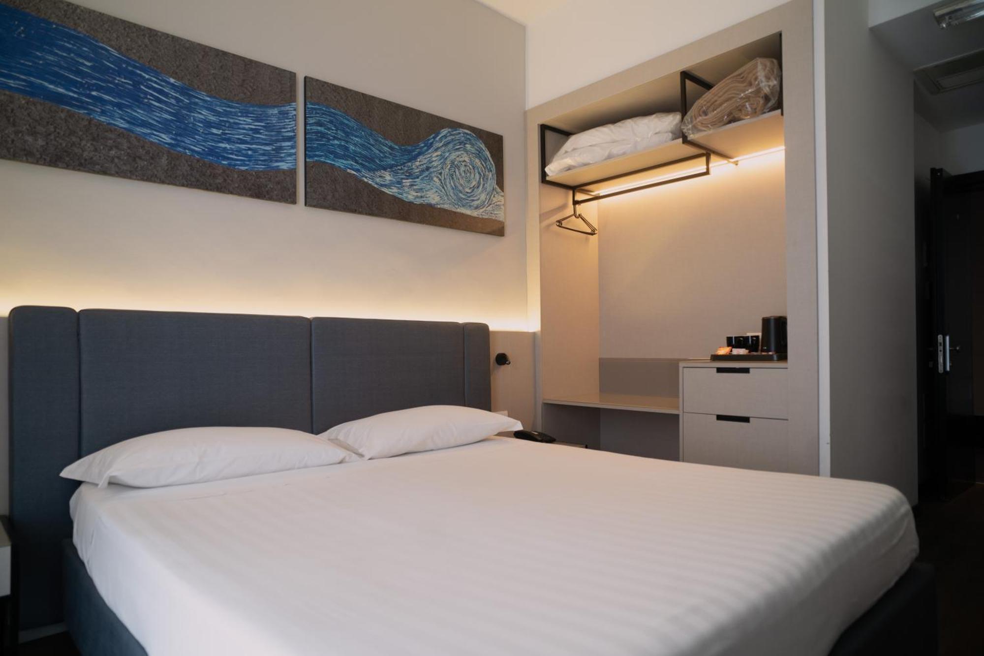 Sea Lion Hotel