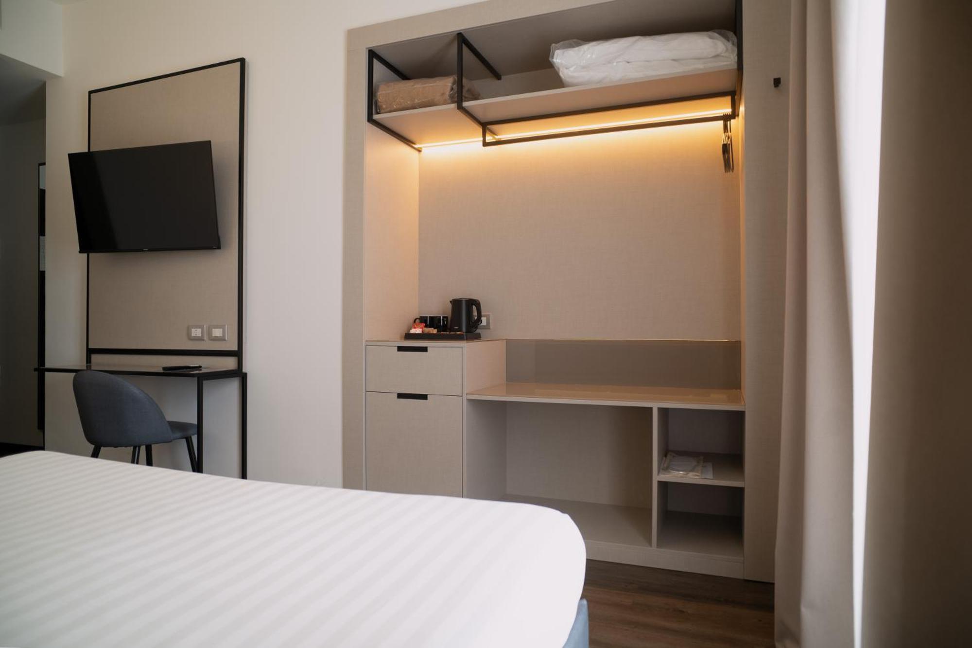 Sea Lion Hotel 4*